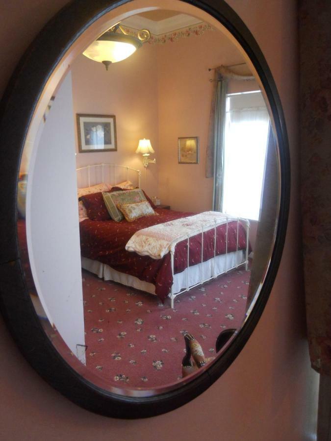 Queen Room with Garden View