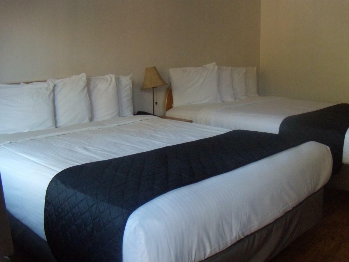Pet Friendly Double Queen Studio with Kitchenette