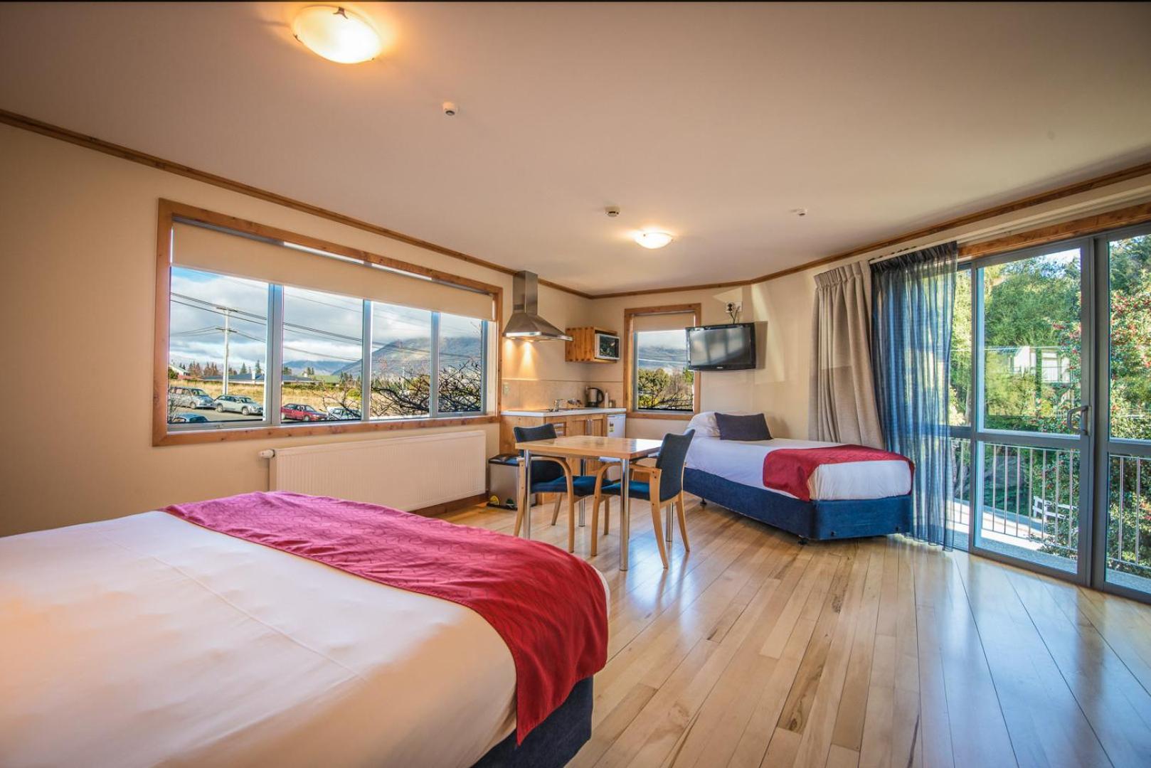 Deluxe Studio,827002574:JPEG