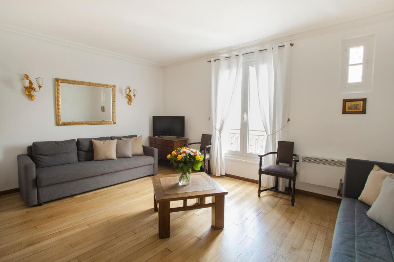 Deluxe One-Bedroom Apartment 3