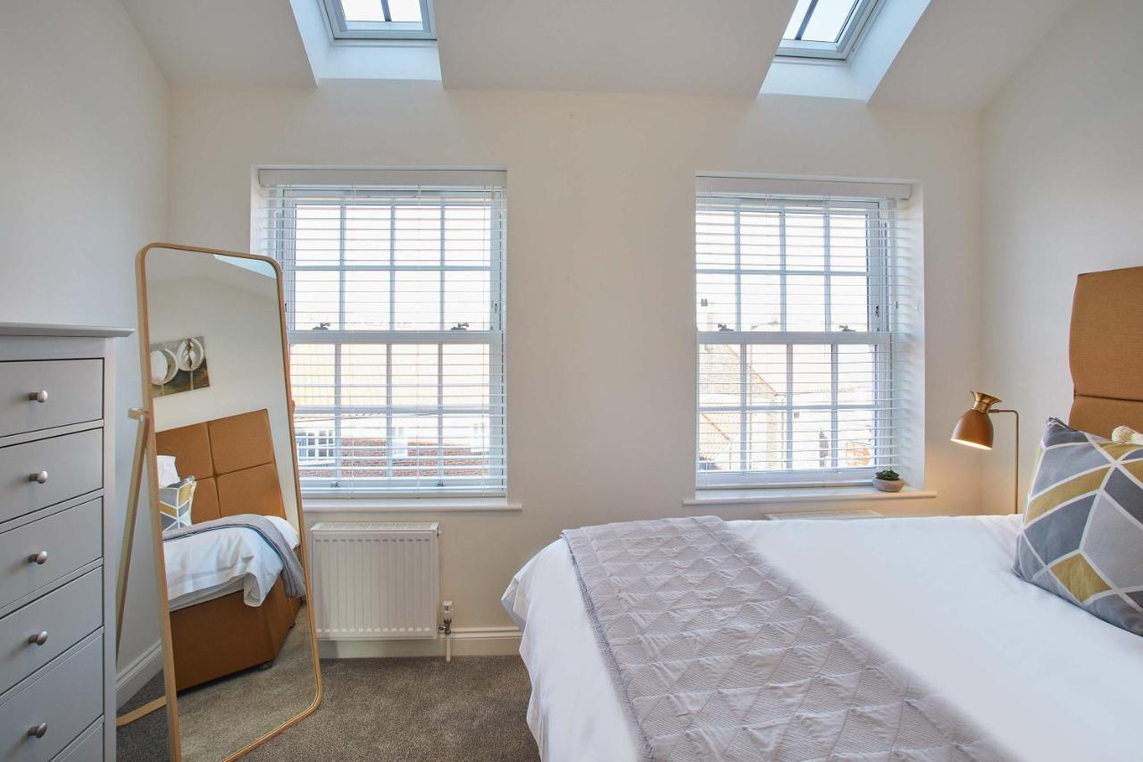 Five-Bedroom House,981952156:JPEG