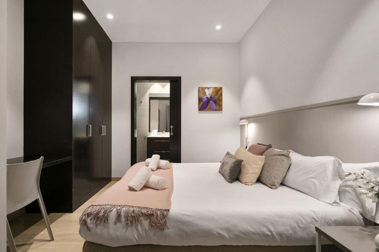 Deluxe Two- Bedroom Apartment,999711408:JPEG