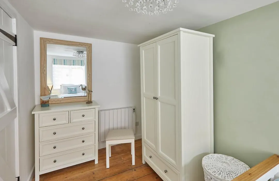 Host & Stay - Dolphin Cottage 1736-1