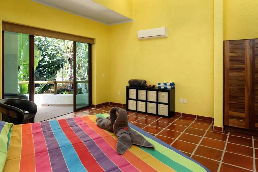 Villa Kiwi. Huge Pool, Steps To Town N Beach. 6 Plus Brm 7.5 Bth 3 Kcn-1
