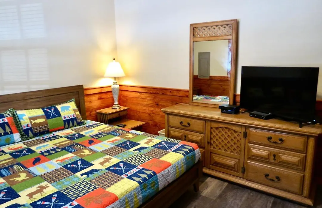 Million Dollar Views! 4 Bedroom, Sleeps 9, Close To National Park And 5 Mi To Gatlinburg!-1