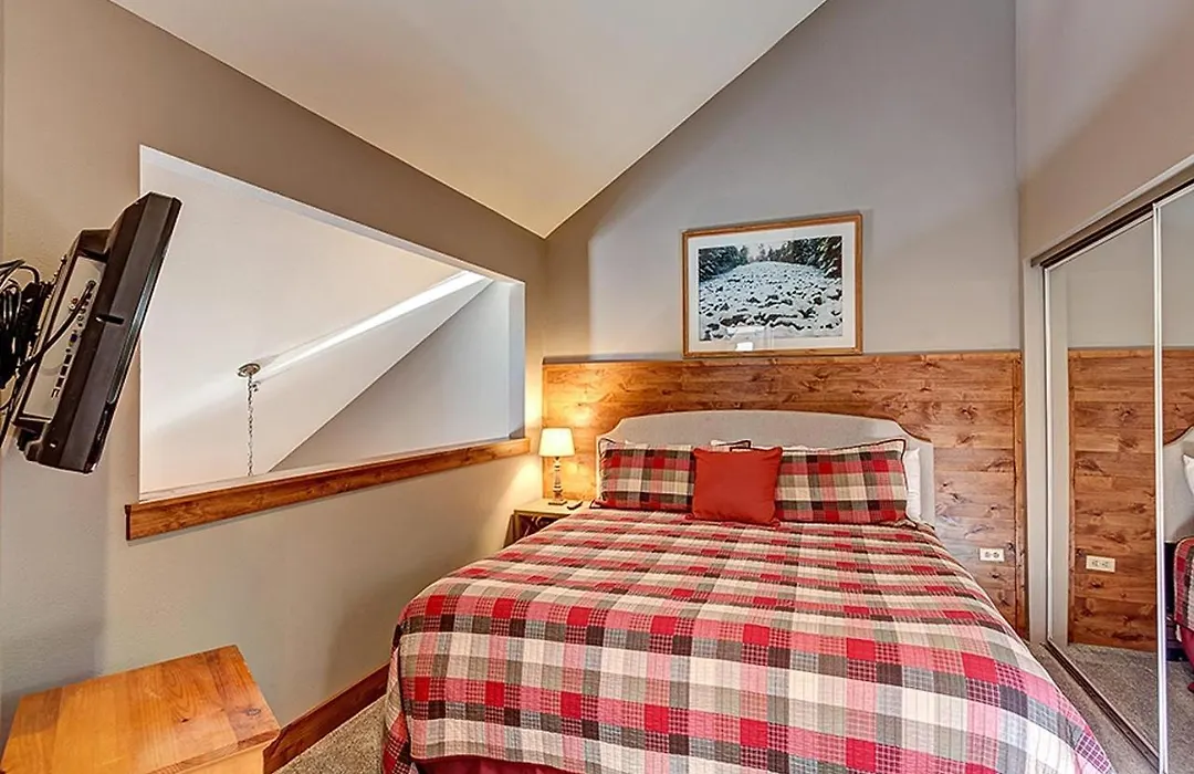 River Mountain Lodge Iowa Hill Condo: Updated, Ski-In, Downtown-1