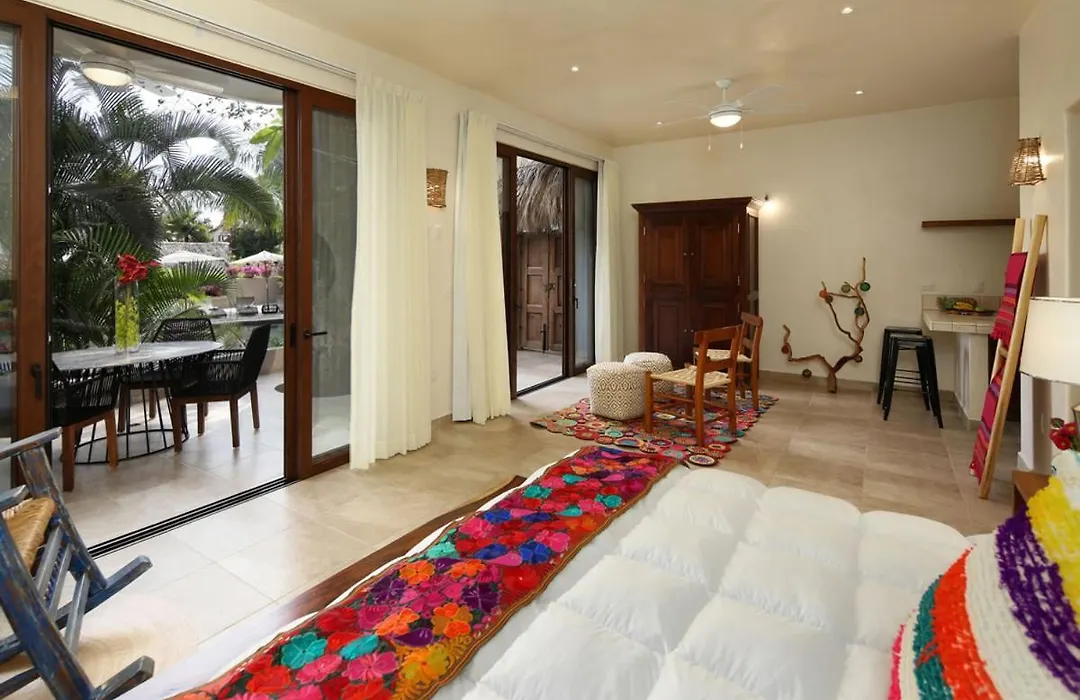 Casa Sayulita, Mistika-1