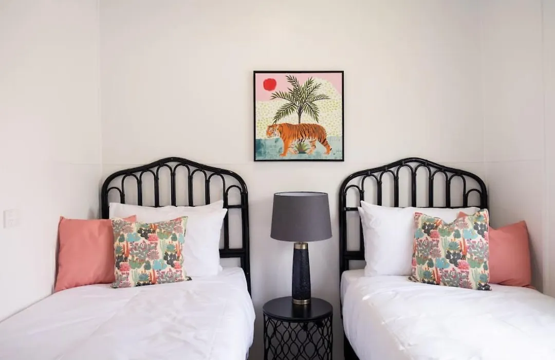 Tropicana Bungalow - Retro Getaway-1