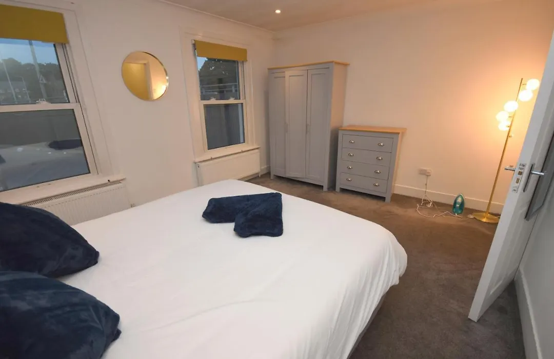 Jb Stays Greenwich, 3 Bed House,Ideal For Contractors And Family-1