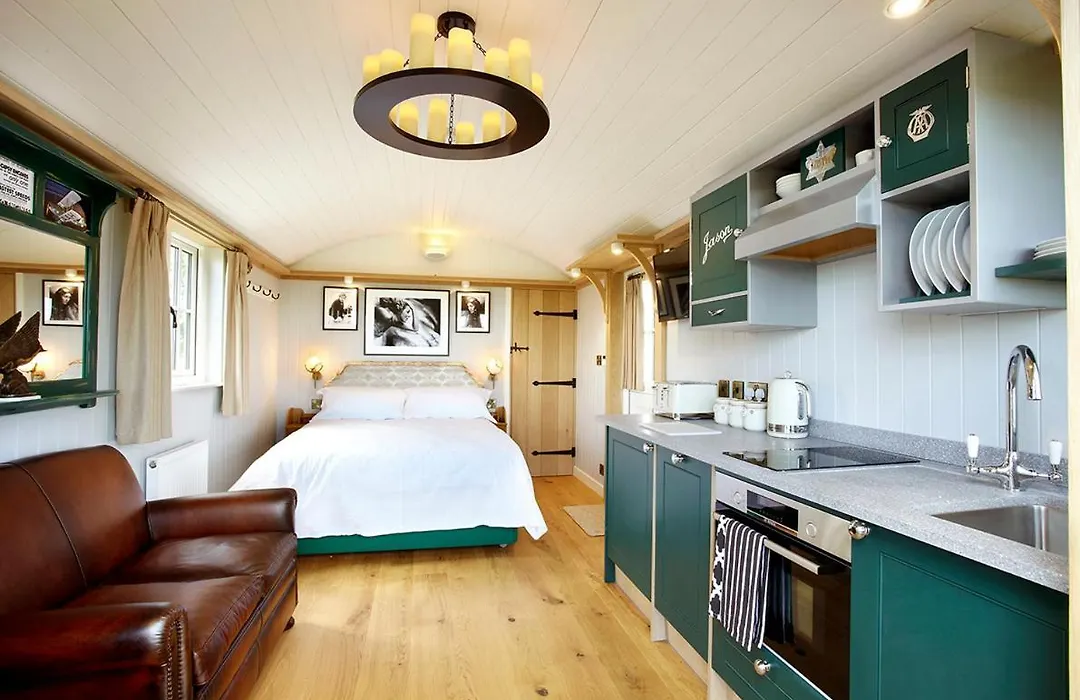 Hornington Manor Luxury Shepherd Huts-1