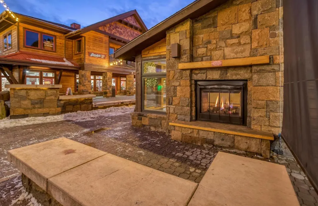 Cedar Cove Lodge-1
