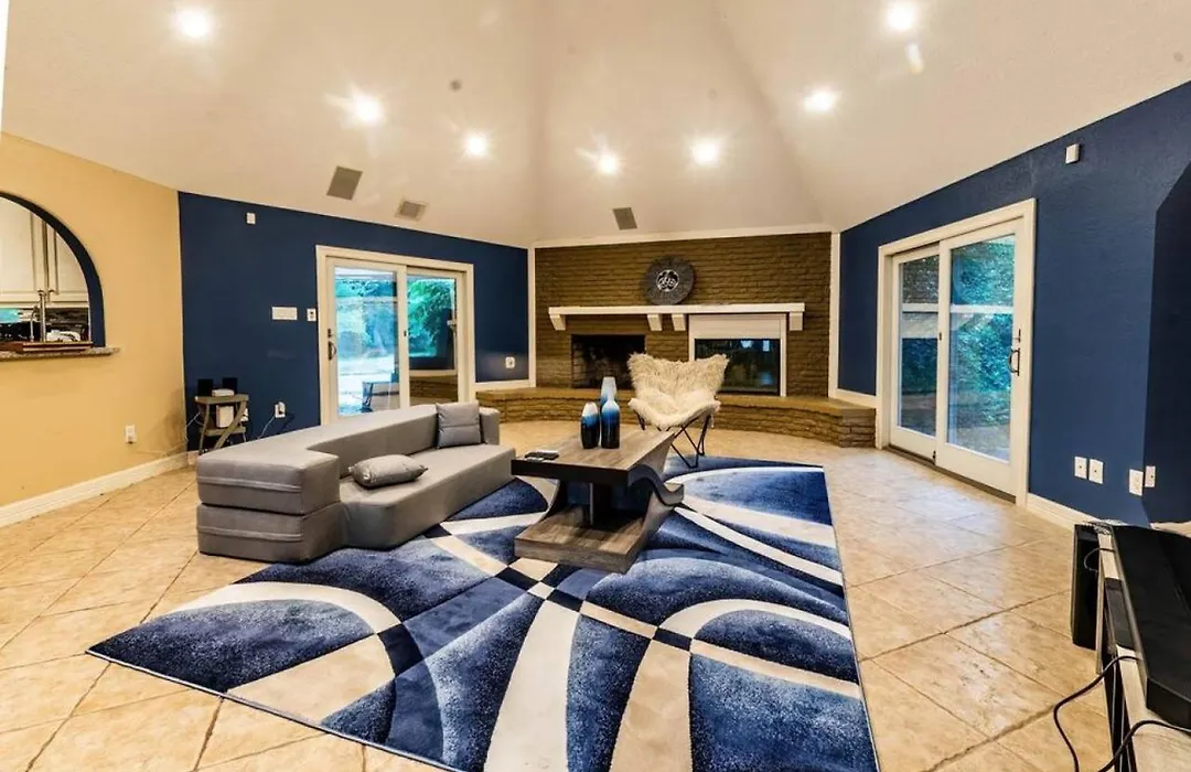 Huge 6 Bedroom With Pool, Spa, 85 Inch Tv, Game Room-1