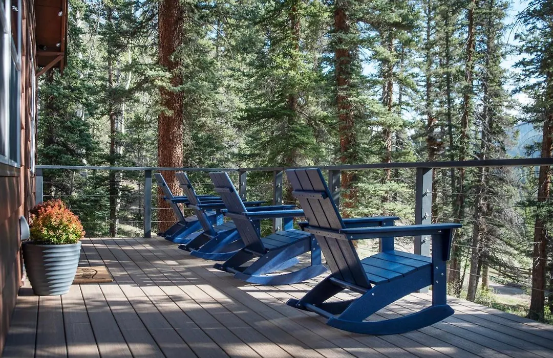 Carson Cabin - King Beds, Mountain Views, Mins To Town-1