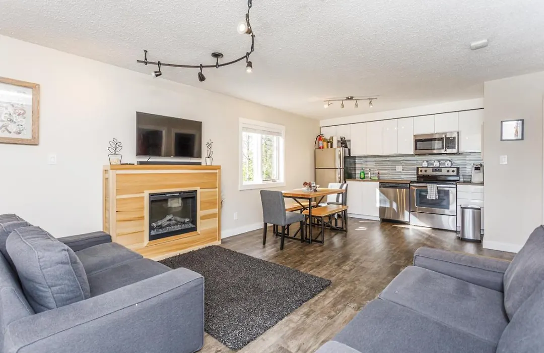 Cozy Collingwood Retreat 80204-1