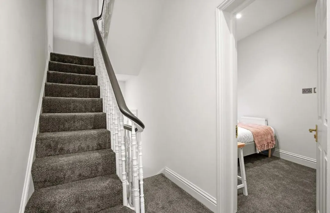 Narrow House - Free Parking By My Getaways-1