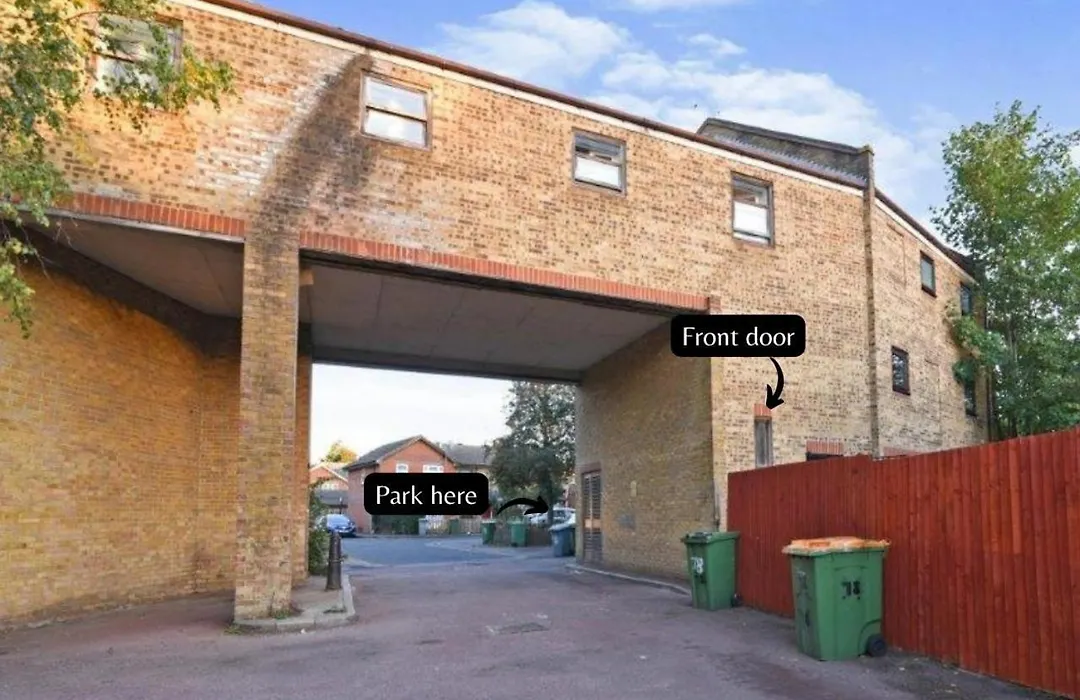 2 Bed Functional House Close To Manor Park Train Station-1