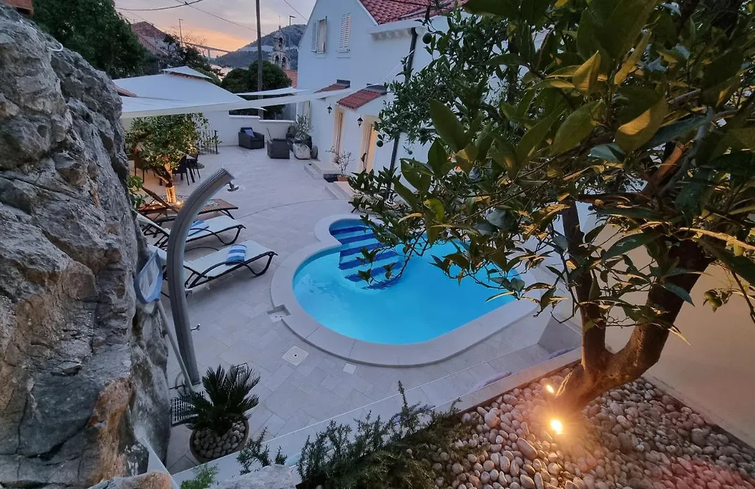 Villa Rose-1