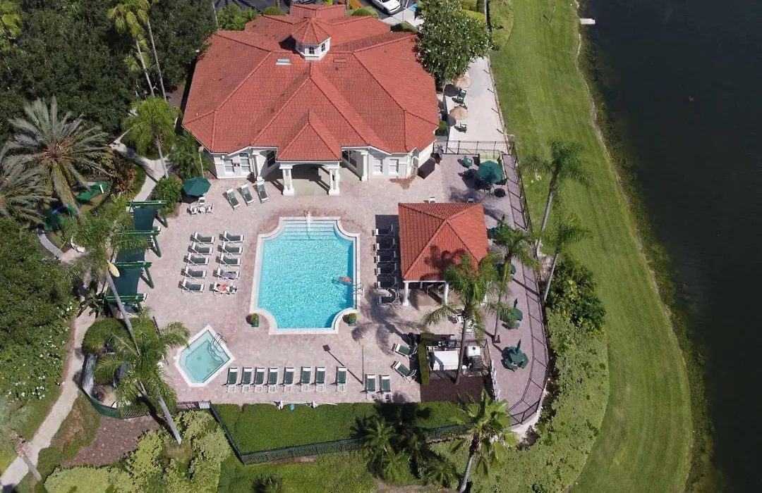 Minnie And Mickeys Mansion - Emerald Island-1