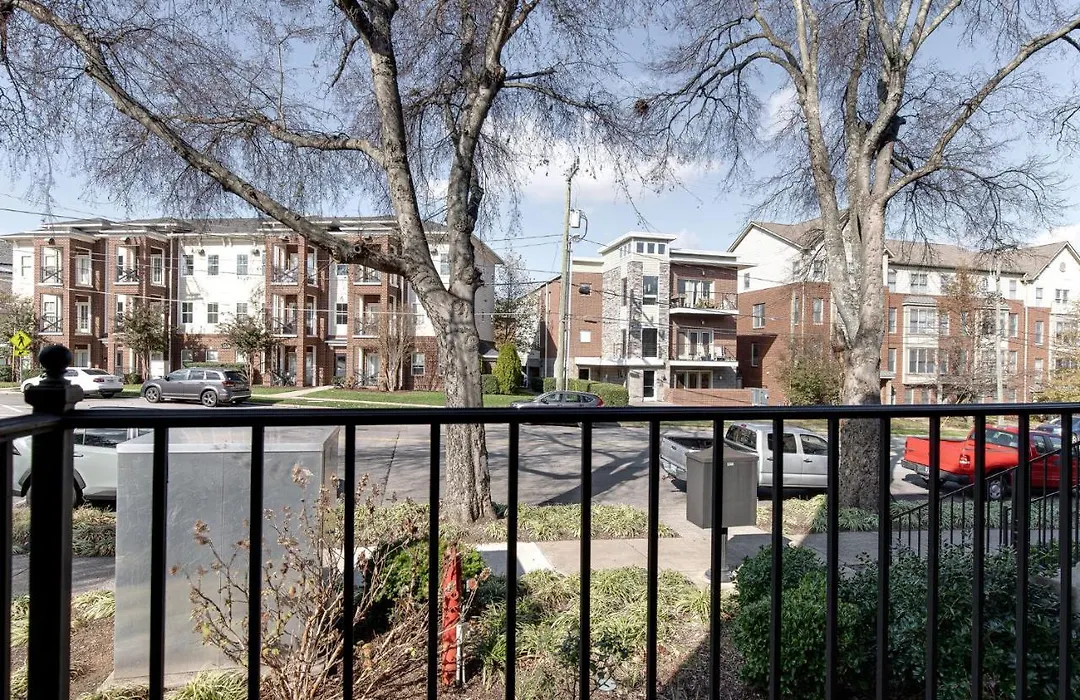 Music Row Luxury Suites - Two King Bedrooms - Private Garage & Ensuite Baths-1