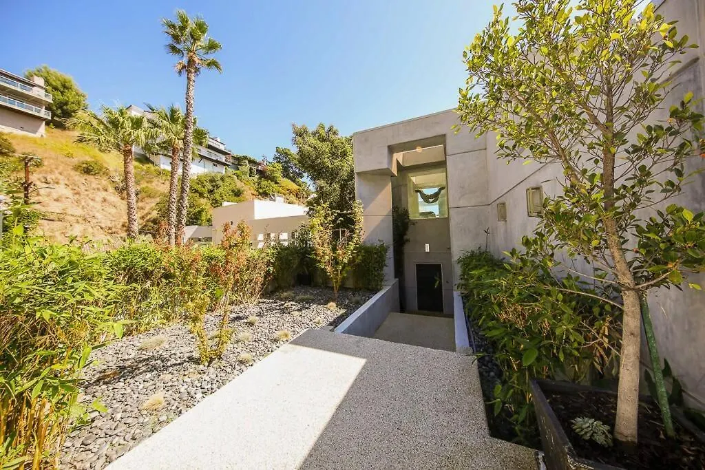Hollywood Hills Modern Sanctuary-Jaw Dropping View-1