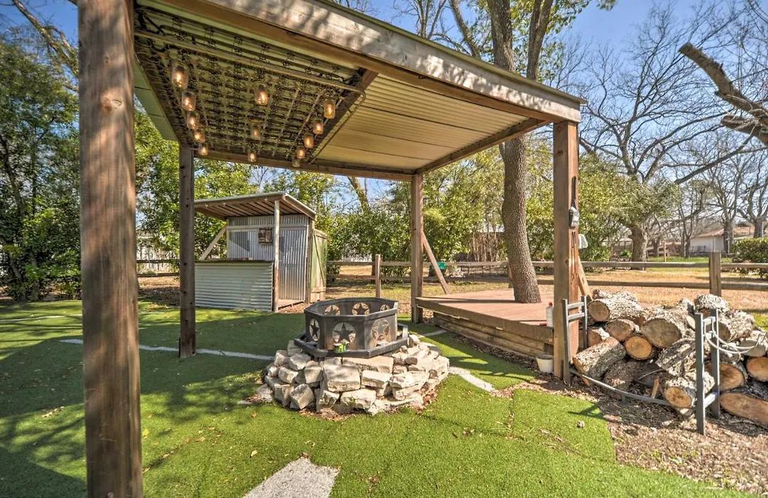 The Barn Texas Wine Country Vacation Rental-1