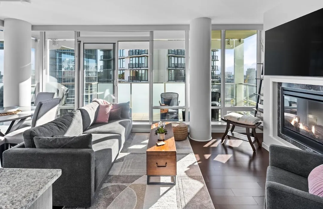 Falls Parliament Suite By Iris Properties!-1