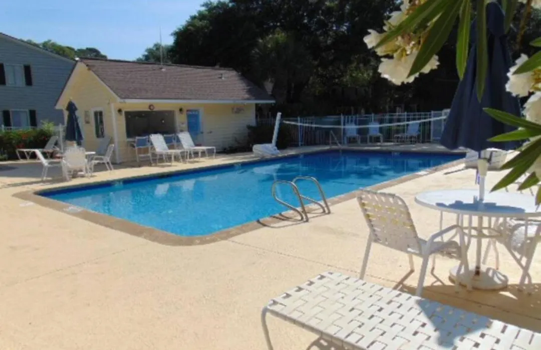 Q4 Professionally Decorated Upstairs Beautiful Soothing Colors Close To Back Pool-1