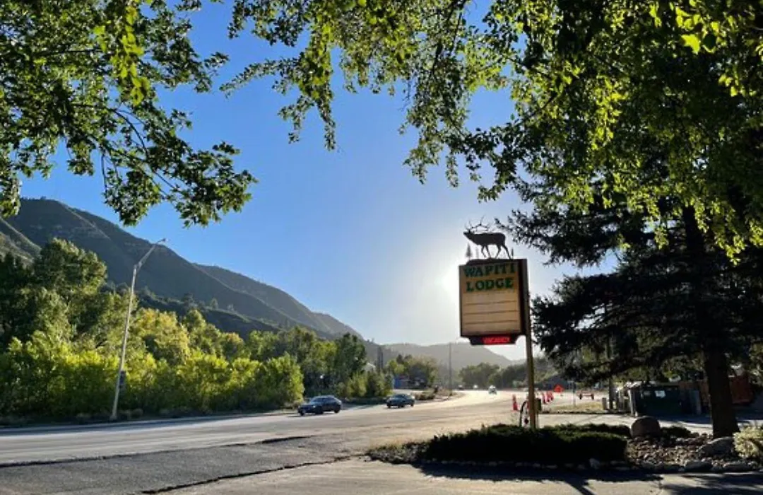 Wapiti Lodge-1