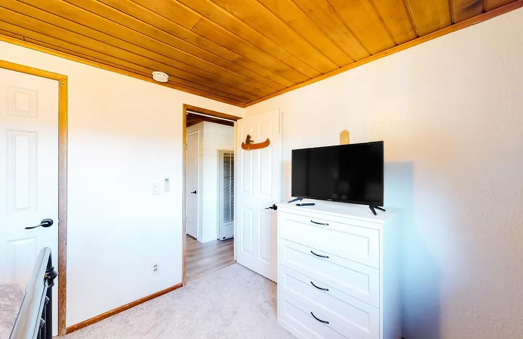 Sugar Pine Log Cabin-1