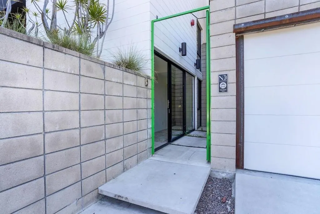 Experience Eco-Luxury At Its Finest - Centrally Located Clea House In San Diego!-1