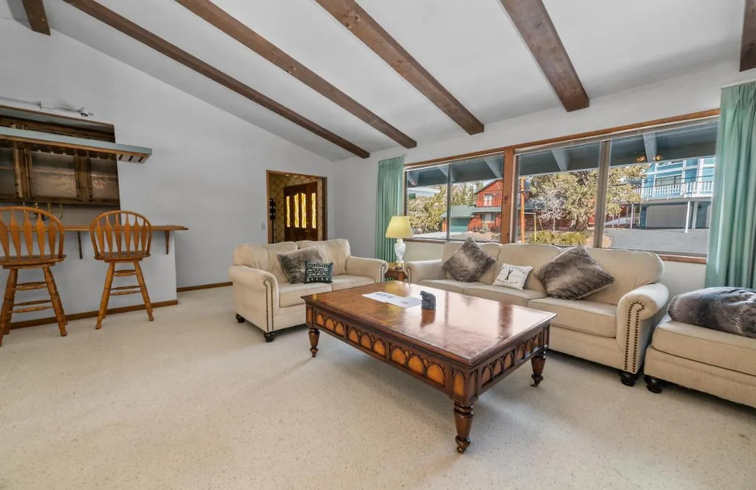 Avalon Retreat - A Well-Furnished Cabin With A Pool Table And A Hot Tub!-1
