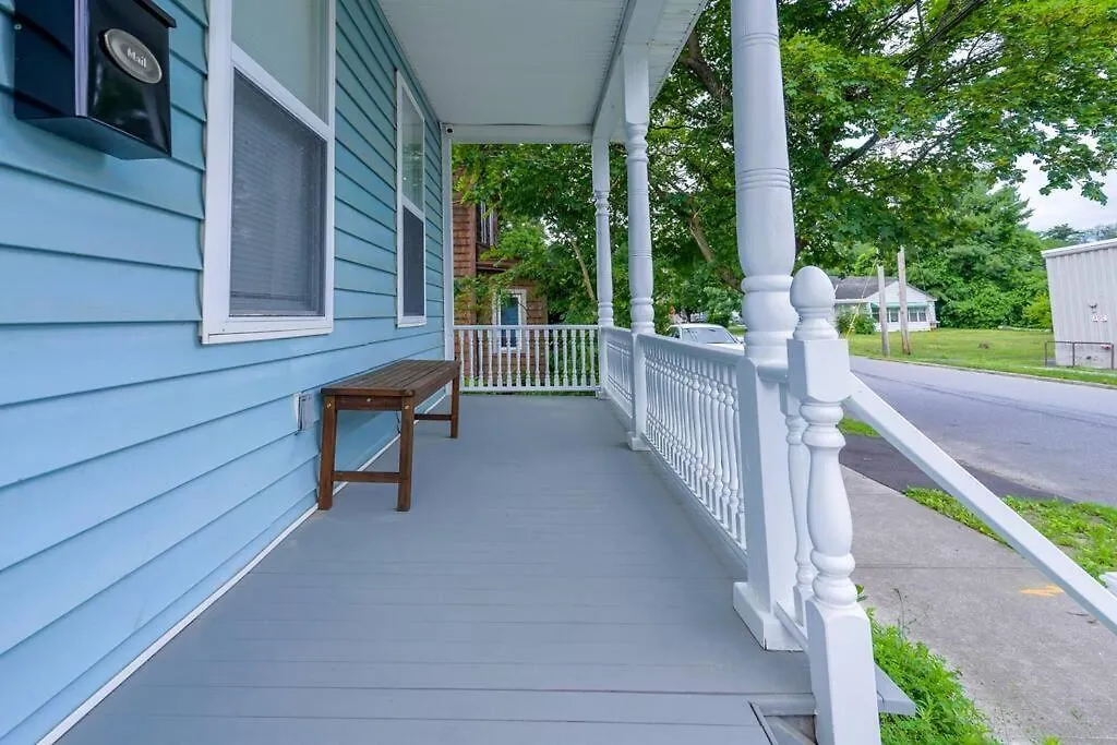 Saratoga Serenity: Charming Rental Nearby Downtown-1