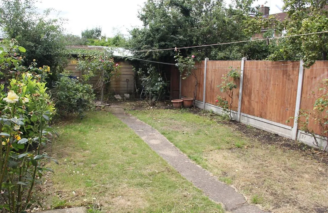 Coolfin House-Close To Excel, Contractors, Relocators, Paid Parking-1
