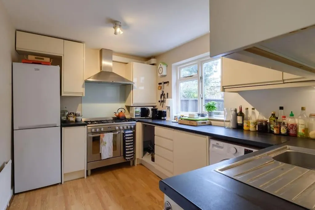 1 Bed Townhouse In Battersea Close To River Thames-1