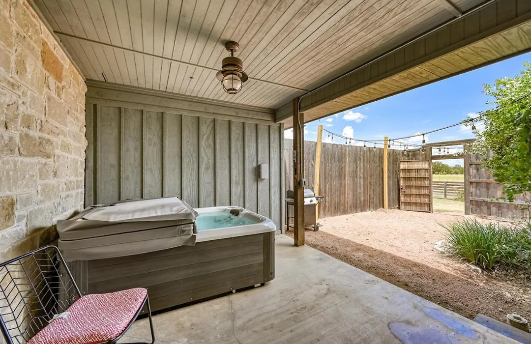 Cozi Cottage With Hot Tub! - 2 Min To Wineries!-1
