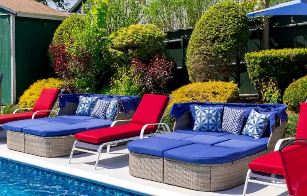 Huge Pool Hot Tub 3 Min Downtown Providence-1