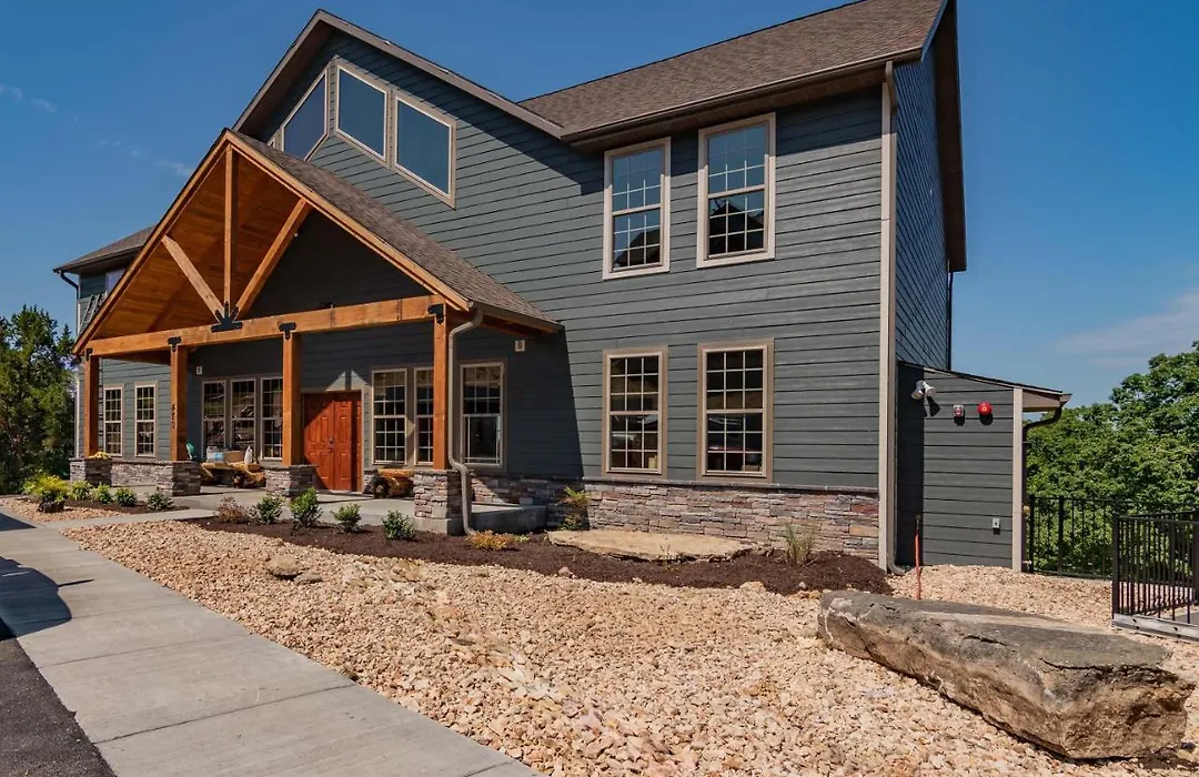 Staycation Lodge With Indoor Pool And Basketball Court-1