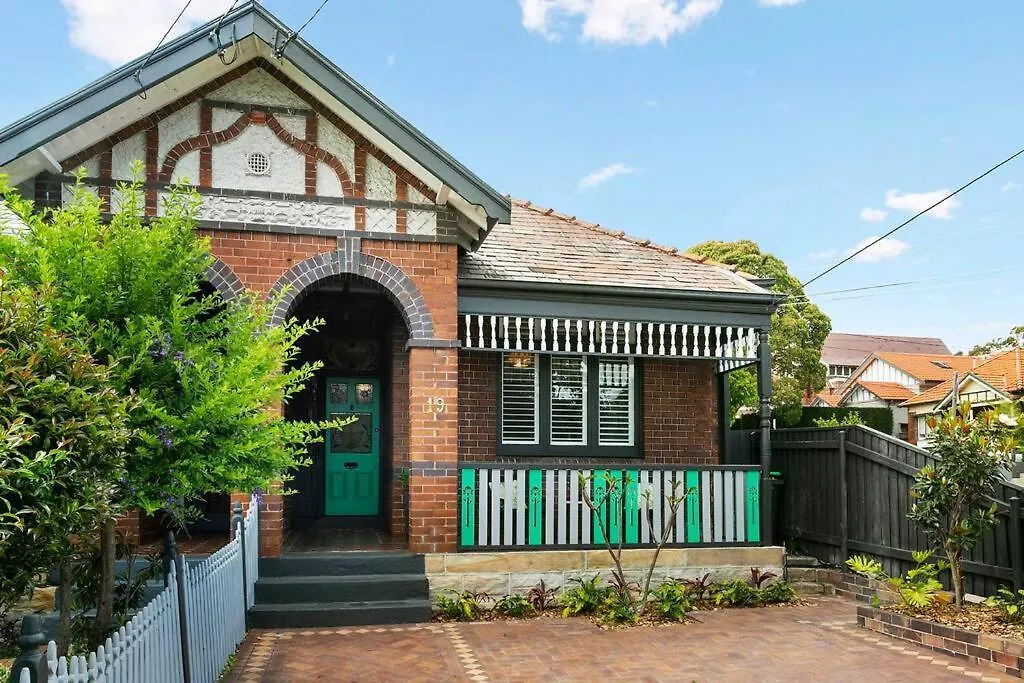 Edw19 - Stylish 2-Bed, 2-Bath Townhose In Drummoyne-1