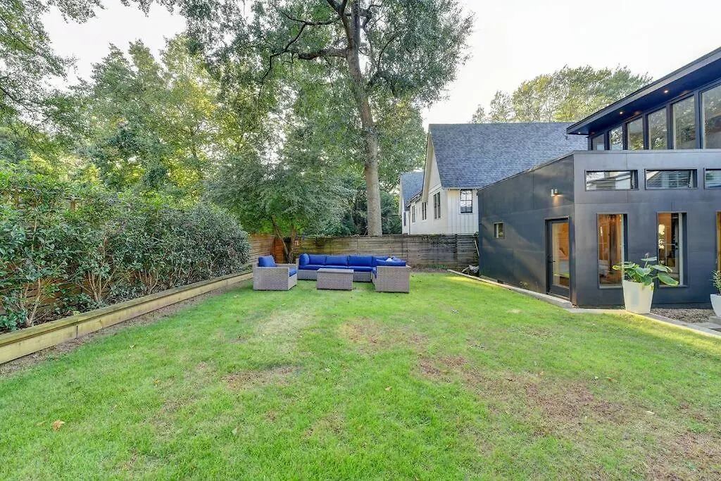 Modern Farm House In Heart Of The City- Sleeps 12-1