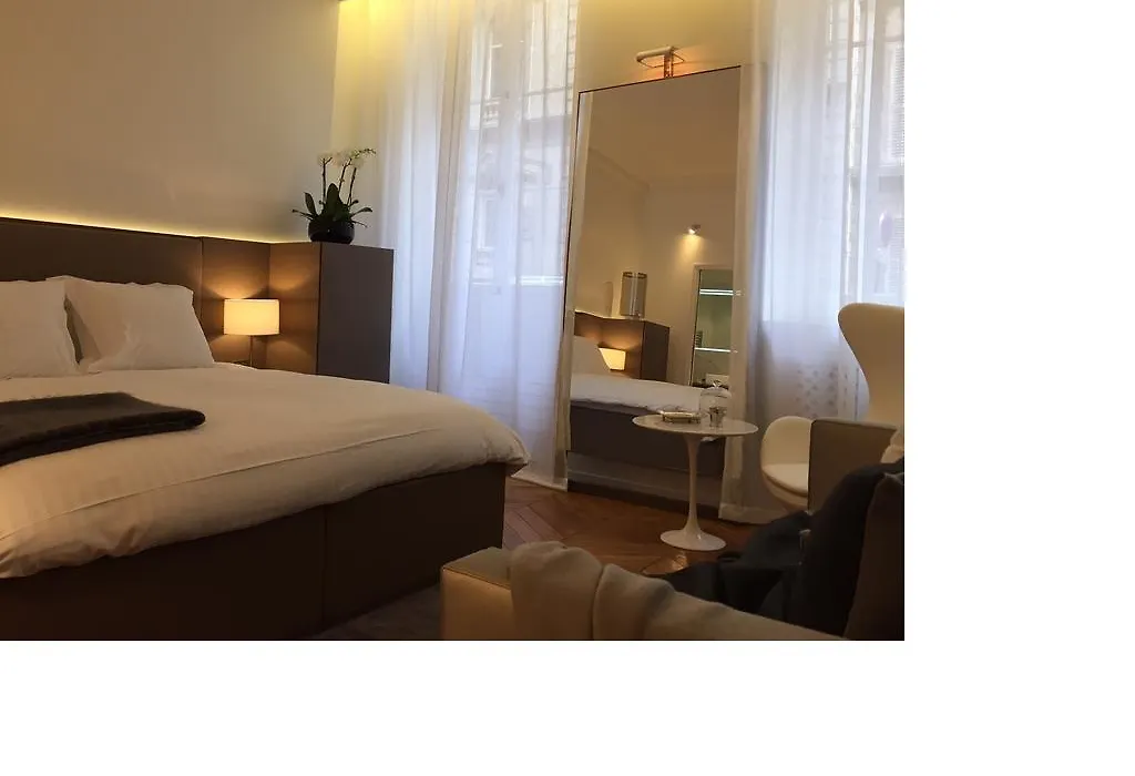 Cirque Deluxe Studio Apartment-1