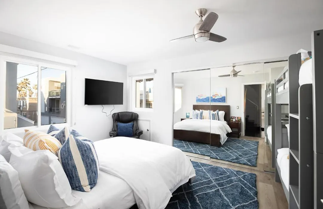 Oceanfront, Two-Level Condo With Stunning View, Decks, Fast Wifi & Fireplace-1