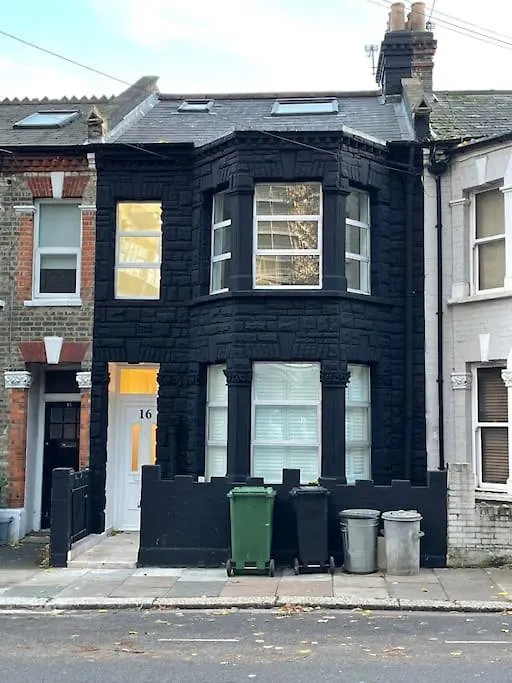A Beautiful Terraced House In Central London-1
