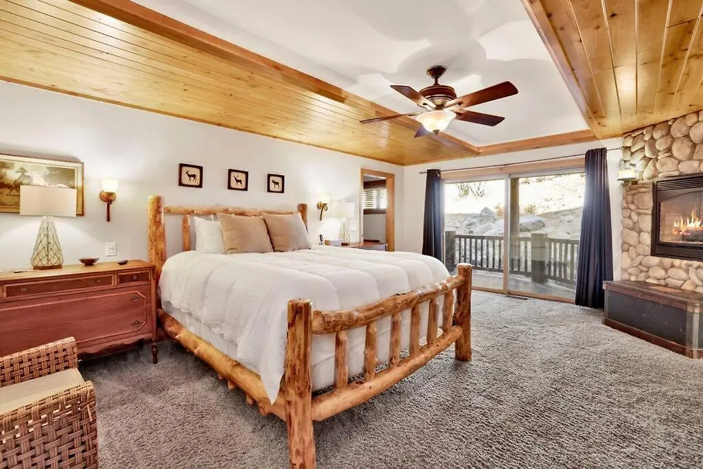 Gold Rush Lodge Big Bear~Hot Tub~ Games~-1