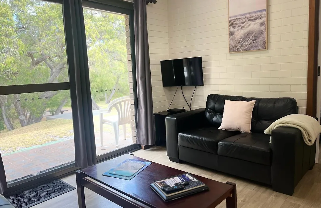 Emu Beach Chalets-1