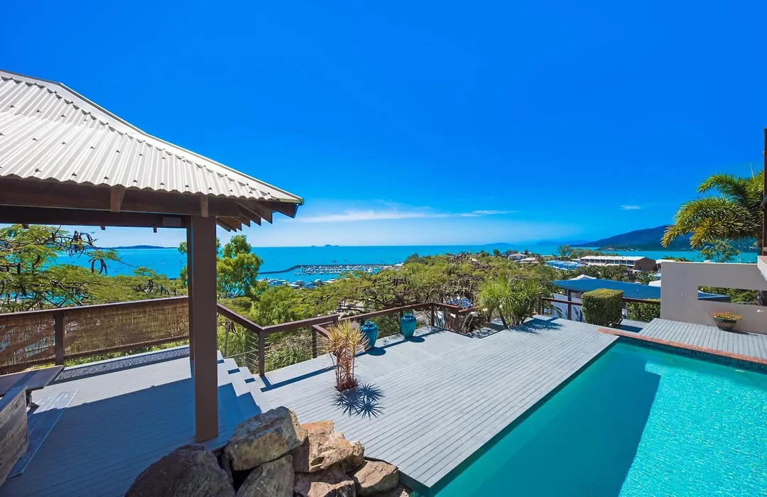 Airlie Beach Seaviews-1