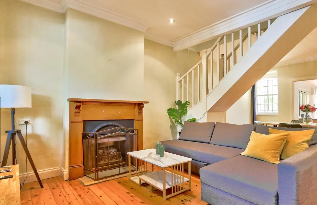 Spacious 3 Bedroom On The Edge Of Downtown Darghan St 2 E-Bikes Included-1
