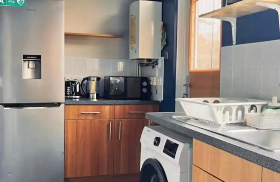 Entire 2 Bedroom House In Hackney-1