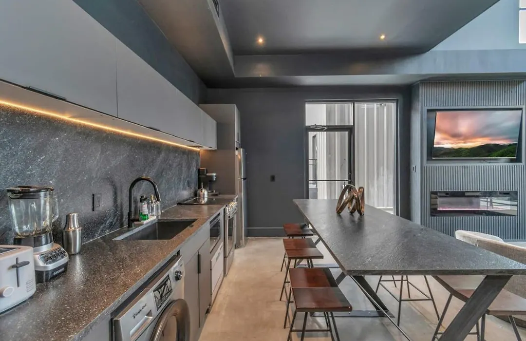 Poolside Loft: Great For Events-1