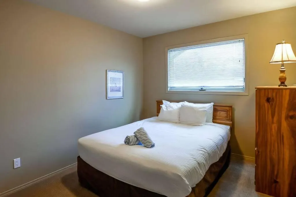 Thunder Ridge Chalet By Fernie Lodging Company-1