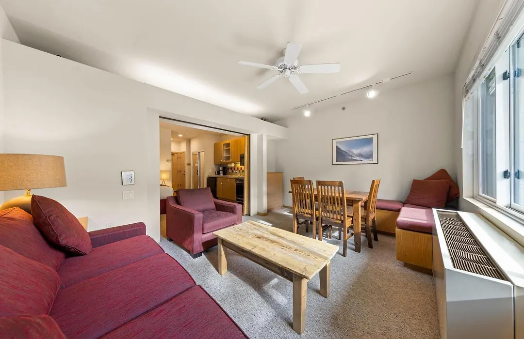 Palisades Tahoe Lodge Rentals Studio #253-1